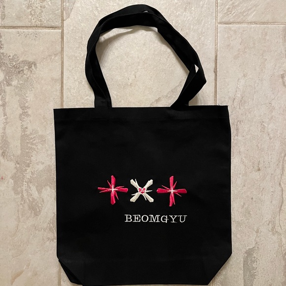 Tomorrow x together - Picture 1 of 1